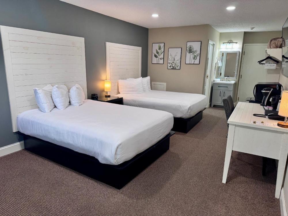 Two Queen Beds – Main Hotel interior