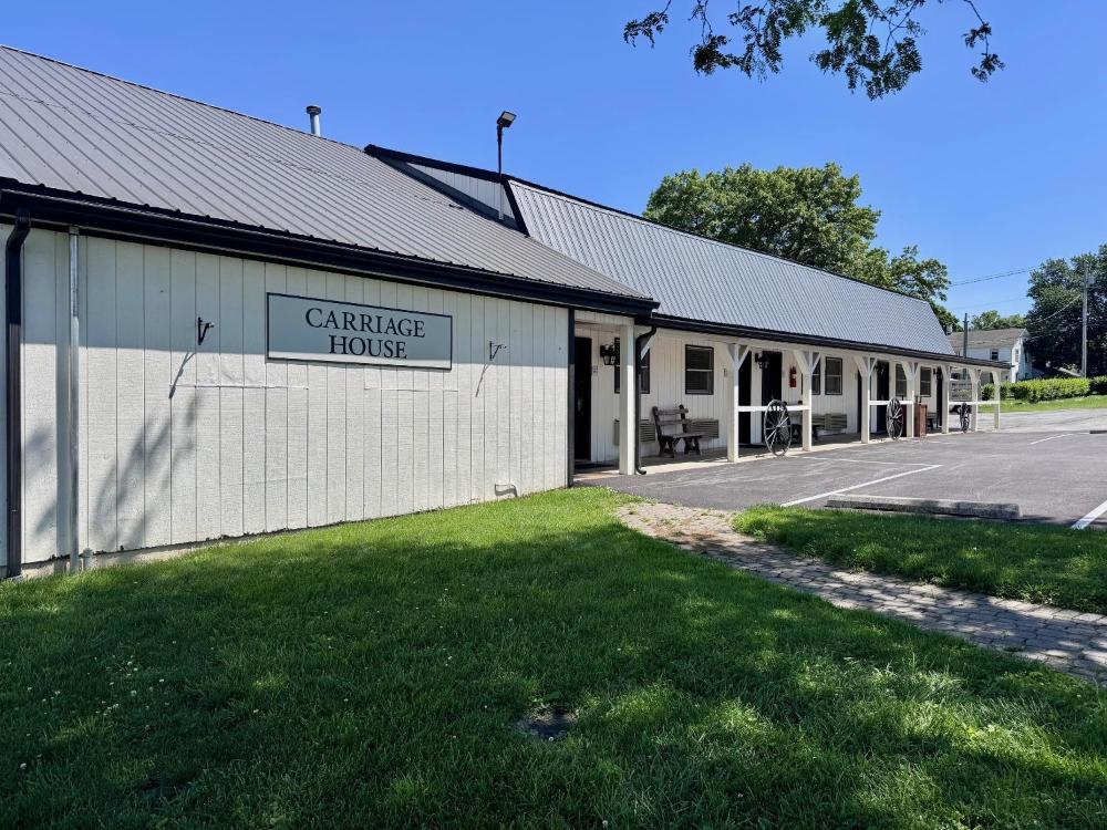 King – Carriage House Front interior